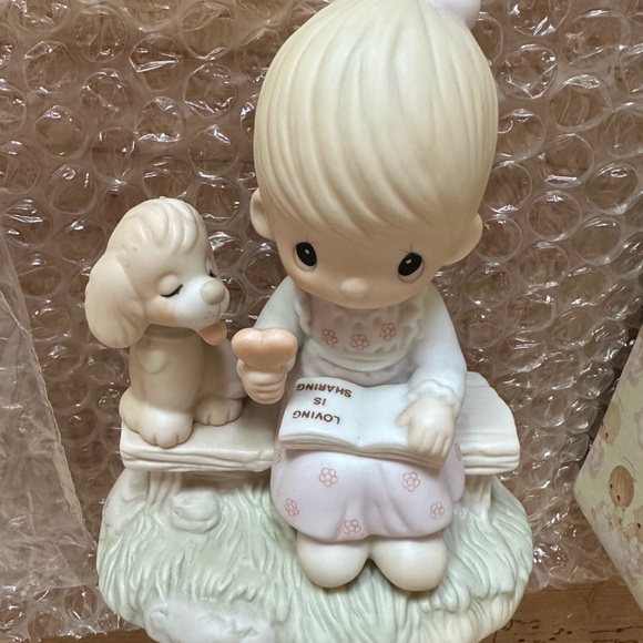 Precious Moments New in Box ‘Loving is Sharing’ - Picture 3 of 7